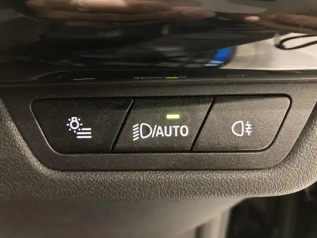 ＢＭＷ ＢＭＷ Ｘ１ xDrive 20i Xライン 熊本県 2023(令5)年 2.8万km サファイアブラックP ・スマートキー/・プッシュスタート/・インテリジェントセーフティ/・パーキングアシスト/・PDC自動起動/・アクティブPDC緊急ブレーキ/・ヒルディセントコントロール/・ハイビームアシスト/・クルーズコントロール(追従式)/・黒革シート/・前席パワーシート/・前席シートヒーター/・純正メモリナビ/　【Bluetooth・USB・AppleCarPlay】/・全方位カメラ/・ETC/・ワイヤレス充電/・ドライブレコーダー(前後録画)/・パワーバックドア/・LEDヘッドランプ/・純正マット