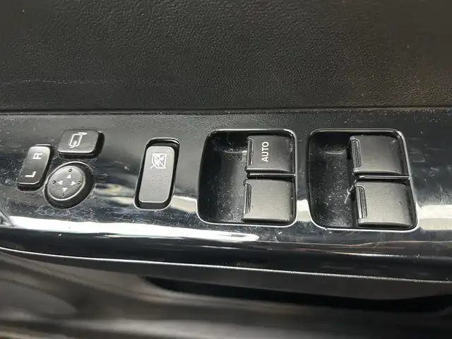 スズキ アルト ワークス 静岡県 2016(平28)年 2.3万km パールホワイト エンジンスタートボタン/パワーステアリング/パワーウィンドウ/パドルシフト/アイドリングストップ/オートエアコン/スマートキー/スペアキー1本/純正フロアマット/純正アルミホイール/布シート/ABS/横滑り防止装置/盗難防止装置/オートライト/キセノン/Wエアバッグ/衝突軽減システム