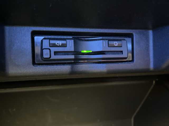 トヨタ ハリアー エレガンス 富山県 2017(平29)年 5.3万km ブラック ALPINE9型ナビ（AM/FM/BT/DVD/フルセグ）/バックカメラ/ドライブレコーダー/ETC/ハーフレザーシート/D席パワーシート/横滑り防止装置/アイドリングストップ/純正アルミホイール付夏タイヤ車載有/社外アルミホイール/純正フロアマット/オートLEDライト/フォグライト/革巻きステアリング/ステアリングスイッチ/スマートキー/スペアキー