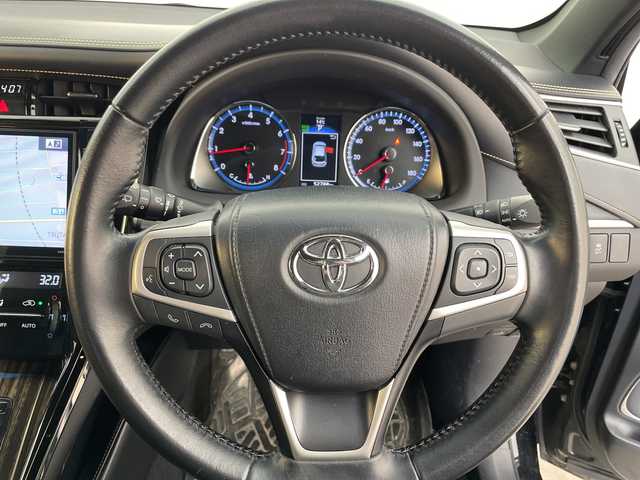 トヨタ ハリアー エレガンス 富山県 2017(平29)年 5.3万km ブラック ALPINE9型ナビ（AM/FM/BT/DVD/フルセグ）/バックカメラ/ドライブレコーダー/ETC/ハーフレザーシート/D席パワーシート/横滑り防止装置/アイドリングストップ/純正アルミホイール付夏タイヤ車載有/社外アルミホイール/純正フロアマット/オートLEDライト/フォグライト/革巻きステアリング/ステアリングスイッチ/スマートキー/スペアキー