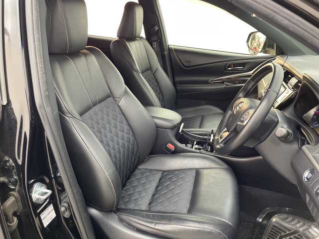 トヨタ ハリアー エレガンス 富山県 2017(平29)年 5.3万km ブラック ALPINE9型ナビ（AM/FM/BT/DVD/フルセグ）/バックカメラ/ドライブレコーダー/ETC/ハーフレザーシート/D席パワーシート/横滑り防止装置/アイドリングストップ/純正アルミホイール付夏タイヤ車載有/社外アルミホイール/純正フロアマット/オートLEDライト/フォグライト/革巻きステアリング/ステアリングスイッチ/スマートキー/スペアキー