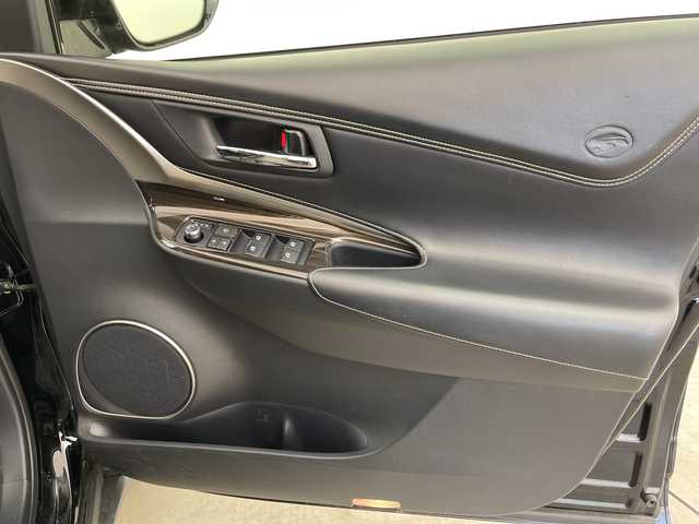 トヨタ ハリアー エレガンス 富山県 2017(平29)年 5.3万km ブラック ALPINE9型ナビ（AM/FM/BT/DVD/フルセグ）/バックカメラ/ドライブレコーダー/ETC/ハーフレザーシート/D席パワーシート/横滑り防止装置/アイドリングストップ/純正アルミホイール付夏タイヤ車載有/社外アルミホイール/純正フロアマット/オートLEDライト/フォグライト/革巻きステアリング/ステアリングスイッチ/スマートキー/スペアキー