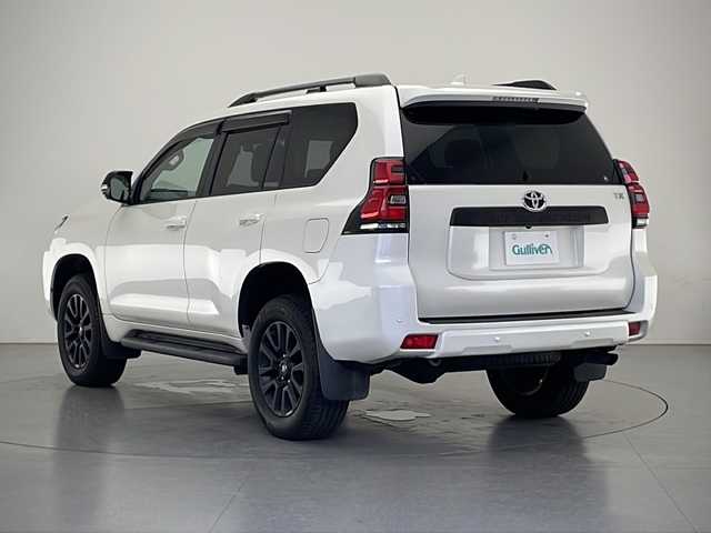 トヨタ ランドクルーザー プラド TX Lパッケージ マットブラED 長野県 2023(令5)年 2.9万km ホワイトパールクリスタルシャイン 純正メモリナビ/Bluetooth/フルセグTV/USB/サンルーフ/パワーシート/シートヒーター/エアシート/クルーズコントロール/全方位カメラ/ビルトインETC2.0/ルーフレール/ドライブレコーダー/純正18インチAW装着/純正フロアマット/ドアバイザー/ステアリングスイッチ/衝突被害軽減システム/横滑り防止装置/先行車発進告知/前後コーナーセンサー/オートライト/オートハイビーム/ヘッドライトウォッシャー/オートライト/フロントフォグ/LEDヘッドライト/スマートキー/スペアキー1本