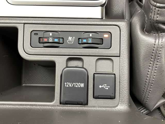 トヨタ ランドクルーザー プラド TX Lパッケージ マットブラED 長野県 2023(令5)年 2.9万km ホワイトパールクリスタルシャイン 純正メモリナビ/Bluetooth/フルセグTV/USB/サンルーフ/パワーシート/シートヒーター/エアシート/クルーズコントロール/全方位カメラ/ビルトインETC2.0/ルーフレール/ドライブレコーダー/純正18インチAW装着/純正フロアマット/ドアバイザー/ステアリングスイッチ/衝突被害軽減システム/横滑り防止装置/先行車発進告知/前後コーナーセンサー/オートライト/オートハイビーム/ヘッドライトウォッシャー/オートライト/フロントフォグ/LEDヘッドライト/スマートキー/スペアキー1本