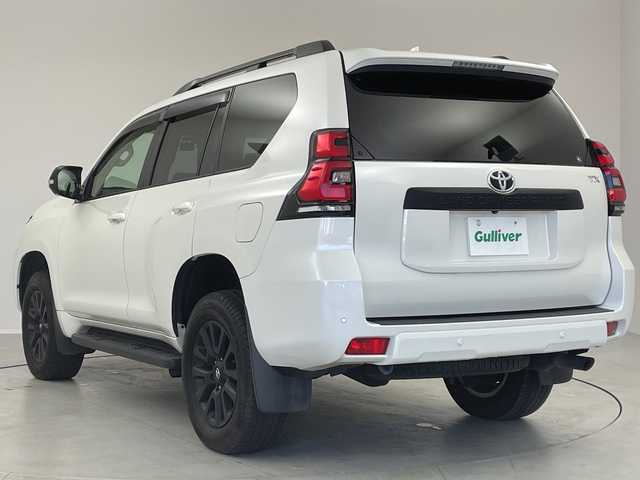 トヨタ ランドクルーザー プラド TX Lパッケージ マットブラED 茨城県 2023(令5)年 2.9万km ホワイトパールクリスタルシャイン 純正メモリナビ/Bluetooth/フルセグTV/USB/サンルーフ/パワーシート/シートヒーター/エアシート/クルーズコントロール/全方位カメラ/ビルトインETC2.0/ルーフレール/ドライブレコーダー/純正18インチAW装着/純正フロアマット/ドアバイザー/ステアリングスイッチ/衝突被害軽減システム/横滑り防止装置/先行車発進告知/前後コーナーセンサー/オートライト/オートハイビーム/ヘッドライトウォッシャー/オートライト/フロントフォグ/LEDヘッドライト/スマートキー/スペアキー1本