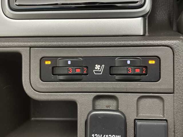 トヨタ ランドクルーザー プラド TX Lパッケージ マットブラED 茨城県 2023(令5)年 2.9万km ホワイトパールクリスタルシャイン 純正メモリナビ/Bluetooth/フルセグTV/USB/サンルーフ/パワーシート/シートヒーター/エアシート/クルーズコントロール/全方位カメラ/ビルトインETC2.0/ルーフレール/ドライブレコーダー/純正18インチAW装着/純正フロアマット/ドアバイザー/ステアリングスイッチ/衝突被害軽減システム/横滑り防止装置/先行車発進告知/前後コーナーセンサー/オートライト/オートハイビーム/ヘッドライトウォッシャー/オートライト/フロントフォグ/LEDヘッドライト/スマートキー/スペアキー1本