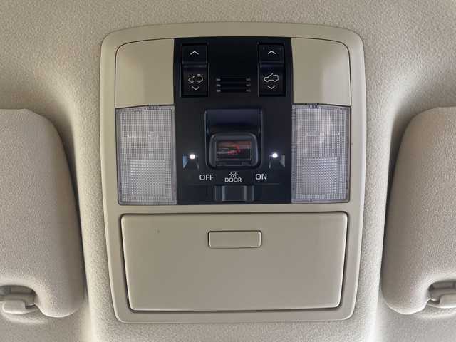 トヨタ ランドクルーザー プラド TX Lパッケージ マットブラED 茨城県 2023(令5)年 2.9万km ホワイトパールクリスタルシャイン 純正メモリナビ/Bluetooth/フルセグTV/USB/サンルーフ/パワーシート/シートヒーター/エアシート/クルーズコントロール/全方位カメラ/ビルトインETC2.0/ルーフレール/ドライブレコーダー/純正18インチAW装着/純正フロアマット/ドアバイザー/ステアリングスイッチ/衝突被害軽減システム/横滑り防止装置/先行車発進告知/前後コーナーセンサー/オートライト/オートハイビーム/ヘッドライトウォッシャー/オートライト/フロントフォグ/LEDヘッドライト/スマートキー/スペアキー1本