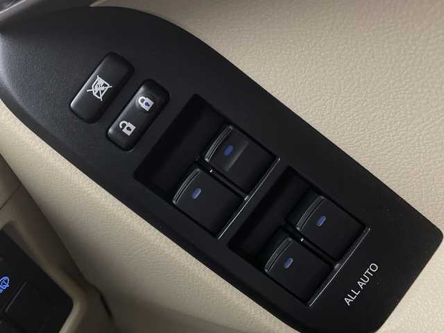 トヨタ ランドクルーザー プラド TX Lパッケージ マットブラED 茨城県 2023(令5)年 2.9万km ホワイトパールクリスタルシャイン 純正メモリナビ/Bluetooth/フルセグTV/USB/サンルーフ/パワーシート/シートヒーター/エアシート/クルーズコントロール/全方位カメラ/ビルトインETC2.0/ルーフレール/ドライブレコーダー/純正18インチAW装着/純正フロアマット/ドアバイザー/ステアリングスイッチ/衝突被害軽減システム/横滑り防止装置/先行車発進告知/前後コーナーセンサー/オートライト/オートハイビーム/ヘッドライトウォッシャー/オートライト/フロントフォグ/LEDヘッドライト/スマートキー/スペアキー1本