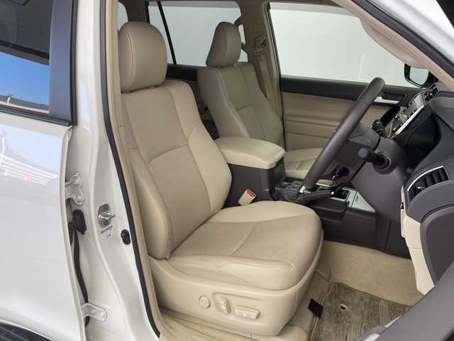 トヨタ ランドクルーザー プラド TX Lパッケージ マットブラED 茨城県 2023(令5)年 2.9万km ホワイトパールクリスタルシャイン 純正メモリナビ/Bluetooth/フルセグTV/USB/サンルーフ/パワーシート/シートヒーター/エアシート/クルーズコントロール/全方位カメラ/ビルトインETC2.0/ルーフレール/ドライブレコーダー/純正18インチAW装着/純正フロアマット/ドアバイザー/ステアリングスイッチ/衝突被害軽減システム/横滑り防止装置/先行車発進告知/前後コーナーセンサー/オートライト/オートハイビーム/ヘッドライトウォッシャー/オートライト/フロントフォグ/LEDヘッドライト/スマートキー/スペアキー1本