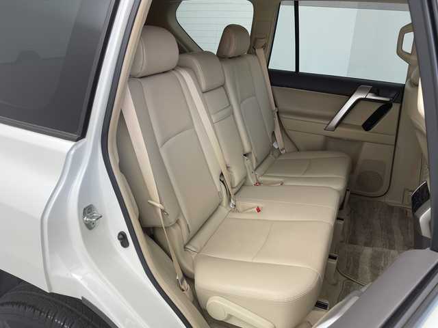 トヨタ ランドクルーザー プラド TX Lパッケージ マットブラED 茨城県 2023(令5)年 2.9万km ホワイトパールクリスタルシャイン 純正メモリナビ/Bluetooth/フルセグTV/USB/サンルーフ/パワーシート/シートヒーター/エアシート/クルーズコントロール/全方位カメラ/ビルトインETC2.0/ルーフレール/ドライブレコーダー/純正18インチAW装着/純正フロアマット/ドアバイザー/ステアリングスイッチ/衝突被害軽減システム/横滑り防止装置/先行車発進告知/前後コーナーセンサー/オートライト/オートハイビーム/ヘッドライトウォッシャー/オートライト/フロントフォグ/LEDヘッドライト/スマートキー/スペアキー1本