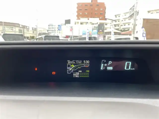 トヨタ アクア G 沖縄県 2013(平25)年 7万km グレーメタリック (株)IDOMが運営する【じしゃロンOO店】の自社ローン専用車両になりますこちらは現金またはオートローンご利用時の価格です。自社ローンご希望の方は別途その旨お申付け下さい/・プッシュスタート　/・ナビ　/・バックカメラ　/・ＥＴＣ　/・ドライブレコーダー　/・Ｂｌｕｅｔｏｏｔｈ接続　/・純正アルミホイール　/・純正フロアマット　/・アイドリングストップ　/・取扱説明書　/・スマートキー