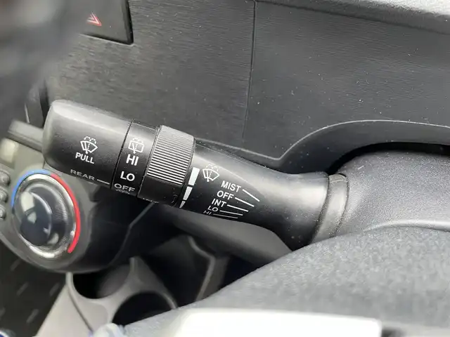 トヨタ アクア G 沖縄県 2013(平25)年 7万km グレーメタリック (株)IDOMが運営する【じしゃロンOO店】の自社ローン専用車両になりますこちらは現金またはオートローンご利用時の価格です。自社ローンご希望の方は別途その旨お申付け下さい/・プッシュスタート　/・ナビ　/・バックカメラ　/・ＥＴＣ　/・ドライブレコーダー　/・Ｂｌｕｅｔｏｏｔｈ接続　/・純正アルミホイール　/・純正フロアマット　/・アイドリングストップ　/・取扱説明書　/・スマートキー