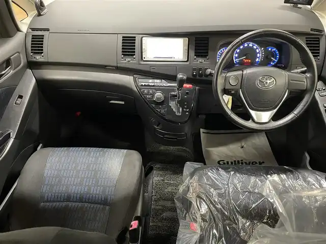 トヨタ アイシス プラタナ Vセレクション 道央・札幌 2014(平26)年 13.8万km ボルドーマイカメタリック 4WD/ワンオーナー/両側パワースライドドア /純正メモリナビ/・ワンセグTV/CD/BT/AM/FM/バックカメラ/純正エンジンスターター/社外ドライブレコーダー/社外レーダー/横滑り防止装置/プッシュスタート/スマートキー/スペアキー/3列シート/純正フロアマット/純正ドアバイザー/ウインカーミラー/ステアリングリモコン/オートライト/フォグライト/ビルトインETC/純正15インチAW/社外AW付冬タイヤ積込/・195/65R15 ’20製 4mm/新車時保証書/取扱説明書