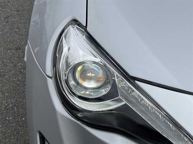 トヨタ ８６ GT リミテッド 大阪府 2013(平25)年 4.1万km スターリングシルバー 純正HDDナビ(CD.DVD.BT)/フルセグテレビ/バックカメラ/モデリスタエアロ/TRDマフラー/ハーフレザーシート/パドルシフト/スマートキー/プッシュスタート/シートヒーター/ETC/HIDヘッドライト/オートライト/純正アルミホイール