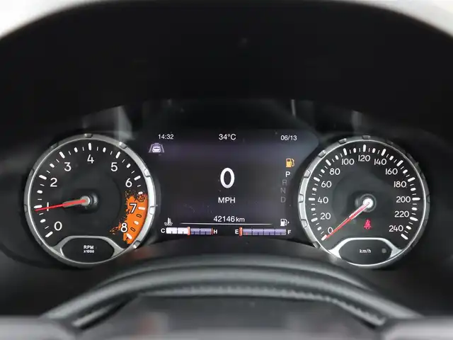 クライスラー・ジープ ジープ レネゲード トレイルホーク 長野県 2018(平30)年 4.3万km 白 Ｕｃｏｎｎｅｃｔナビ　/バックカメラ　/ＣａｒＰｌａｙ　/クルーズコントロール　/Ｌａｎｅ／ＰａｒｋＳｅｎｓｅ　/ブラインドスポットＭ　/セレクテインシステム　/スマートキー　/純正１７ＡＷ　/ＬＥＤライト
