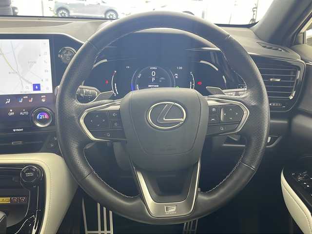 レクサス ＮＸ 350h Fスポーツ 三重県 2021(令3)年 4.8万km ホワイトノーヴァガラスフレーク 禁煙車/純正ナビ(CD/DVD/BT/フルセグTV/Miracast)　/パノラマルーフ　/パワーバックドア/レーダークルーズコントロール　/全方位モニター　/レーンキーピングアシスト/プリクラッシュブレーキ/オートハイビーム　/オートライト/LEDライト/前後コーナーセンサー　/パワーシート　/シートヒーター　/エアシート/レザーシート/シートメモリー/ＥＴＣ２．０/デジタルインナーミラー/プッシュスタート/スマートキー/純正アルミホイール/サイドバイザー/前後ドライブレコーダー/純正フロアマット