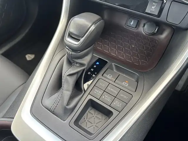 トヨタ ＲＡＶ４ G 愛知県 2021(令3)年 3.9万km ホワイトパールクリスタルシャイン ワンオーナー/純正ナビ　AM/FM/BT/Miracast/アダプティブクルーズコントロール/バックカメラ/アラウンドビューモニター/純正ラゲージソフトトレイ/純正トノカバー/電動リアゲート/前後ドライブレコーダー/ETCビルトイン/パワーシート/シートヒーター/ステアヒーター/レザーシート/前後コーナーセンサー/クリアランスソナー/USB入力端子/純正アルミホイール/純正フロアマット/ABS/横滑り防止装置/レーンキープアシスト/盗難防止装置/衝突被害軽減システム/オートマチックハイビーム/オートライト/パワーステアリング/パワーウィンドウ/電動格納式ミラー/スマートキー/スペアキー/ブレーキホールド/RCTA機能