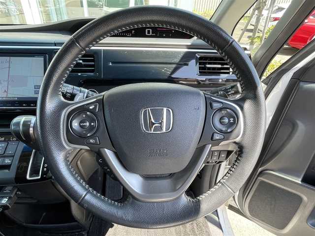 ホンダ ステップワゴン スパーダ ホンダセンシング 道央・札幌 2017(平29)年 8.9万km プラチナホワイトパール ・４WD/・Gathers SDナビ・CD・DVD・SD・Bluetooth/・フルセグTV/・バックカメラ/・衝突軽減ブレーキ/・レーンキープアシスト/・レーダークルーズ/・両側パワースライドドア/・後席モニター/・純正エンジンスターター/・ビルトインETC/・前後ドライブレコーダー/・パドルシフト/・LEDヘッドライト/・フォグランプ/・寒冷地仕様/・横滑り防止/・ウインカーミラー/・スマートキー/・純正１６インチアルミホイール/・純正フロアマット/・取扱説明書/・スペアキー