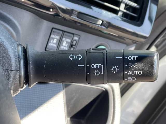 ホンダ ステップワゴン スパーダ ホンダセンシング 道央・札幌 2017(平29)年 8.9万km プラチナホワイトパール ・４WD/・Gathers SDナビ・CD・DVD・SD・Bluetooth/・フルセグTV/・バックカメラ/・衝突軽減ブレーキ/・レーンキープアシスト/・レーダークルーズ/・両側パワースライドドア/・後席モニター/・純正エンジンスターター/・ビルトインETC/・前後ドライブレコーダー/・パドルシフト/・LEDヘッドライト/・フォグランプ/・寒冷地仕様/・横滑り防止/・ウインカーミラー/・スマートキー/・純正１６インチアルミホイール/・純正フロアマット/・取扱説明書/・スペアキー