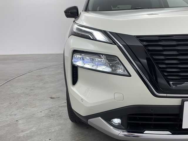 日産 エクストレイル G e－4ORCE 群馬県 2024(令6)年 0.9万km ブリリアントホワイトパール/スーパーブラック 2トーン 純正１２．３型ナビ　全周囲カメラ　ビルトインＥＴＣ２．０　前後ドラレコ　デジタルインナーミラー　レザーシート　パワーシート　シートヒーター　電動リアゲート　アダプティブクルーズコントロール　禁煙車