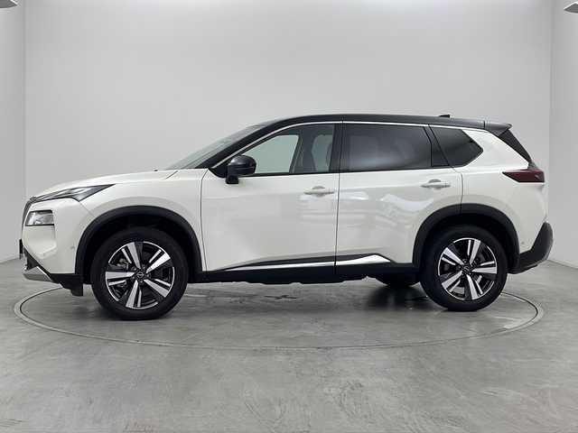 日産 エクストレイル G e－4ORCE 群馬県 2024(令6)年 0.9万km ブリリアントホワイトパール/スーパーブラック 2トーン 純正１２．３型ナビ　全周囲カメラ　ビルトインＥＴＣ２．０　前後ドラレコ　デジタルインナーミラー　レザーシート　パワーシート　シートヒーター　電動リアゲート　アダプティブクルーズコントロール　禁煙車