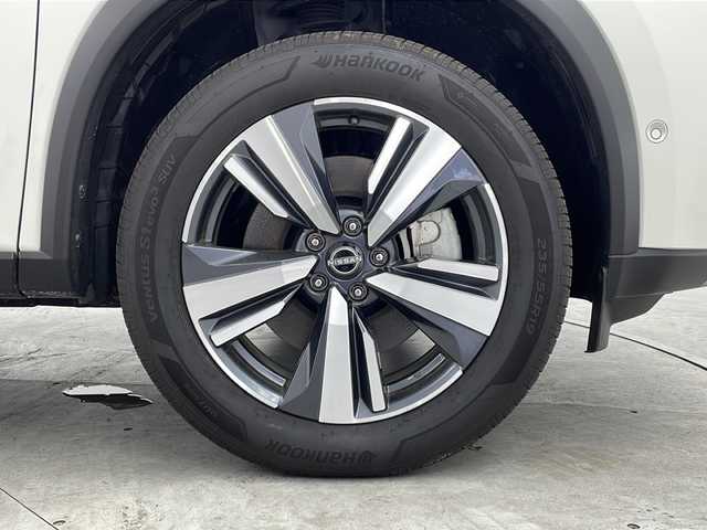 日産 エクストレイル G e－4ORCE 群馬県 2024(令6)年 0.9万km ブリリアントホワイトパール/スーパーブラック 2トーン 純正１２．３型ナビ　全周囲カメラ　ビルトインＥＴＣ２．０　前後ドラレコ　デジタルインナーミラー　レザーシート　パワーシート　シートヒーター　電動リアゲート　アダプティブクルーズコントロール　禁煙車