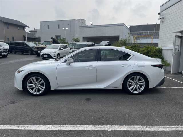 レクサス ＩＳ 300h 神奈川県 2021(令3)年 4.5万km パール
