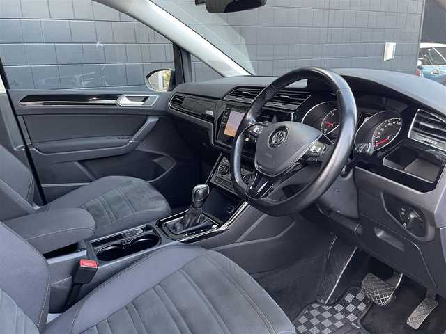 フォルクスワーゲン ゴルフ トゥーラン TDI ハイライン 三重県 2020(令2)年 4.4万km ディープブラックパールエフェクト ディスカバープロ/ACC/衝突軽減B/レーンチェンジアシスト/レーンキープアシスト/純正ナビ/バックカメラ/フルセグTV/AppleCarPlay/AndroidAuto/電動リアゲート/純正187インチアルミ/アンビエントライト/ETC車載器/LEDライト/7人乗り/ルーフレール/リアシェード