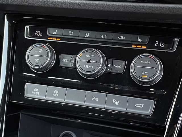 フォルクスワーゲン ゴルフ トゥーラン TDI ハイライン 三重県 2020(令2)年 4.4万km ディープブラックパールエフェクト ディスカバープロ/ACC/衝突軽減B/レーンチェンジアシスト/レーンキープアシスト/純正ナビ/バックカメラ/フルセグTV/AppleCarPlay/AndroidAuto/電動リアゲート/純正187インチアルミ/アンビエントライト/ETC車載器/LEDライト/7人乗り/ルーフレール/リアシェード