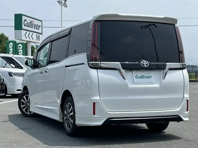 トヨタ エスクァイア Gi プレミアムパッケージ ブラックテーラード 奈良県 2020(令2)年 4.7万km ホワイトパールクリスタルシャイン 純正９インチナビ　/フルセグＴＶ　/BT/CD/DVD/SD/フリップダウンモニター　/両側パワースライドドア　/バックカメラ　/ＴＲＤフルエアロ/クルーズコントロール　/ハーフレザーシート　/シートヒーター　/衝突被害軽減システム　/スマートキー/ステアリングヒーター/ビルトインETC/純正15インチアルミホイール/フロアマット/前後コーナーセンサー/レーンキープアシスト