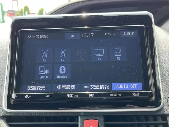 トヨタ エスクァイア Gi プレミアムパッケージ ブラックテーラード 奈良県 2020(令2)年 4.7万km ホワイトパールクリスタルシャイン 純正９インチナビ　/フルセグＴＶ　/BT/CD/DVD/SD/フリップダウンモニター　/両側パワースライドドア　/バックカメラ　/ＴＲＤフルエアロ/クルーズコントロール　/ハーフレザーシート　/シートヒーター　/衝突被害軽減システム　/スマートキー/ステアリングヒーター/ビルトインETC/純正15インチアルミホイール/フロアマット/前後コーナーセンサー/レーンキープアシスト
