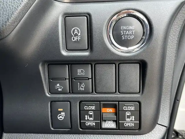 トヨタ エスクァイア Gi プレミアムパッケージ ブラックテーラード 奈良県 2020(令2)年 4.7万km ホワイトパールクリスタルシャイン 純正９インチナビ　/フルセグＴＶ　/BT/CD/DVD/SD/フリップダウンモニター　/両側パワースライドドア　/バックカメラ　/ＴＲＤフルエアロ/クルーズコントロール　/ハーフレザーシート　/シートヒーター　/衝突被害軽減システム　/スマートキー/ステアリングヒーター/ビルトインETC/純正15インチアルミホイール/フロアマット/前後コーナーセンサー/レーンキープアシスト
