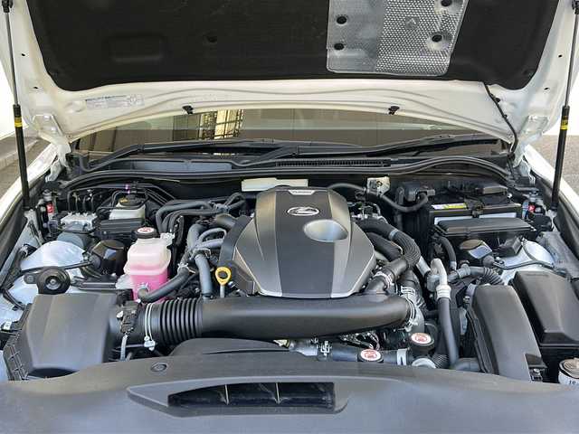 レクサス ＩＳ 200t Fスポーツ 福島県 2016(平28)年 5.5万km ホワイトノーヴァガラスフレーク 登録時走行距離：54325km/メーカー純正ナビ/（フルセグTV/ブルーレイ/DVD/CD/BT接続/AM/FM/AUX）/ETC2.0/サンルーフ/クルーズコントロール/革シート（赤）/ターボ/パワーシート（D席/N席）/シートヒーター/パドルシフト/社外レーダー/PUSHスタート/純正Aw/純正フロアマット/衝突被害軽減/横滑り防止装置/アイドリングストップ/オートライト/カーテンエアバック/電格ミラー/ウィンカーミラー/LEDヘッドライト/保証書/取扱説明書
