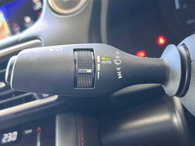 レクサス ＩＳ 200t Fスポーツ 福島県 2016(平28)年 5.5万km ホワイトノーヴァガラスフレーク 登録時走行距離：54325km/メーカー純正ナビ/（フルセグTV/ブルーレイ/DVD/CD/BT接続/AM/FM/AUX）/ETC2.0/サンルーフ/クルーズコントロール/革シート（赤）/ターボ/パワーシート（D席/N席）/シートヒーター/パドルシフト/社外レーダー/PUSHスタート/純正Aw/純正フロアマット/衝突被害軽減/横滑り防止装置/アイドリングストップ/オートライト/カーテンエアバック/電格ミラー/ウィンカーミラー/LEDヘッドライト/保証書/取扱説明書
