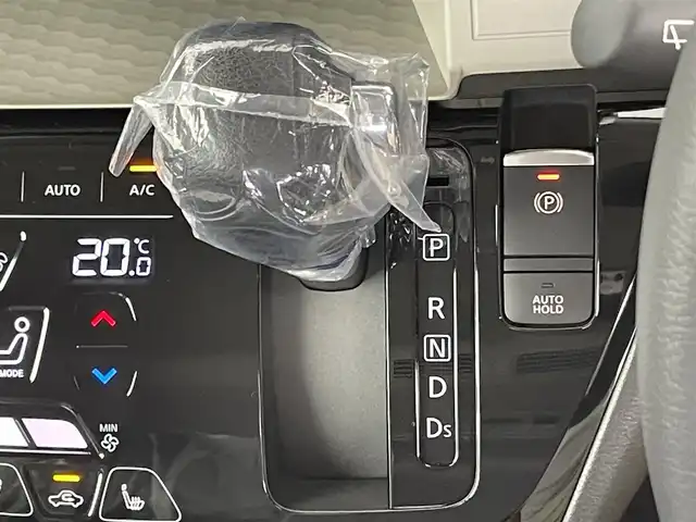 三菱 デリカミニ T プレミアム 千葉県 2025(令7)年 0.1千km 緑Ⅱ 届出済未使用車/純正９インチディスプレイオーディオ/・Bluetooth/Apple Car Play/Android Auto/・全方位カメラ/デジタルインナーミラー/両側パワースライドドア/・モーションセンサー付/アダプティブクルーズコントロール/・衝突被害軽減ブレーキ/・レーンキープアシスト/・車線逸脱警報/・前後ソナーセンサー/・前後コーナーセンサー/・ダウンヒルアシスト/ステアリングリモコン/シートヒーター/・ステアリングヒーター/パドルシフト/純正アルミホイール/スマートキー/取説・保証書