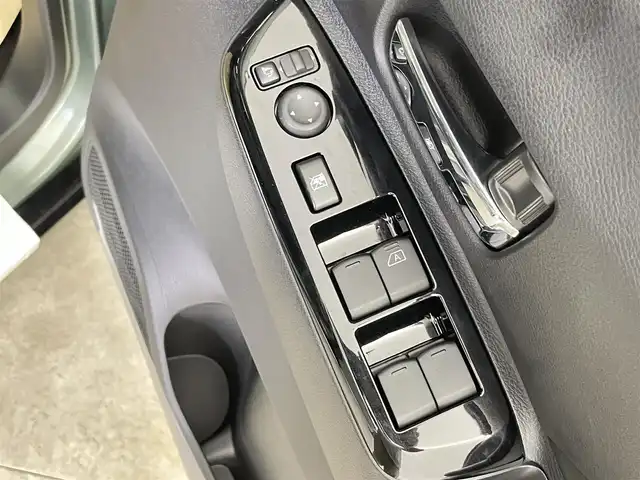 三菱 デリカミニ T プレミアム 千葉県 2025(令7)年 0.1千km 緑Ⅱ 届出済未使用車/純正９インチディスプレイオーディオ/・Bluetooth/Apple Car Play/Android Auto/・全方位カメラ/デジタルインナーミラー/両側パワースライドドア/・モーションセンサー付/アダプティブクルーズコントロール/・衝突被害軽減ブレーキ/・レーンキープアシスト/・車線逸脱警報/・前後ソナーセンサー/・前後コーナーセンサー/・ダウンヒルアシスト/ステアリングリモコン/シートヒーター/・ステアリングヒーター/パドルシフト/純正アルミホイール/スマートキー/取説・保証書