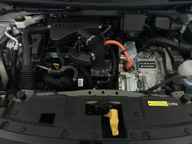 日産 ノート S 千葉県 2022(令4)年 2.4万km ブリリアントシルバー 360°セーフティアシスト/・エマージェンシーブレーキ/・車線逸脱警報/・車線逸脱防止/・後側方車両検知警報/・後側方衝突防止支援/全方位カメラ/社外7インチメモリナビ/BT AM FM/オートライト/オートハイビーム/ヘッドライトレベライザー/デジタルインナーミラー/パーキングスイッチ/ブレーキホールド/ドアバイザー/プッシュスタート/スマートキー/ETC