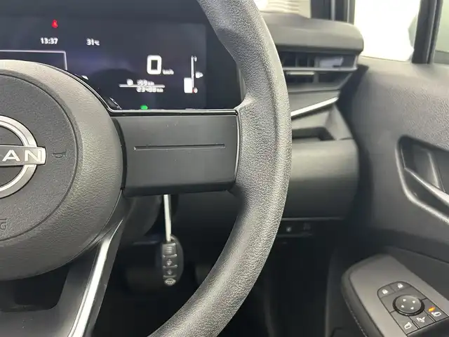 日産 ノート S 千葉県 2022(令4)年 2.4万km ブリリアントシルバー 360°セーフティアシスト/・エマージェンシーブレーキ/・車線逸脱警報/・車線逸脱防止/・後側方車両検知警報/・後側方衝突防止支援/全方位カメラ/社外7インチメモリナビ/BT AM FM/オートライト/オートハイビーム/ヘッドライトレベライザー/デジタルインナーミラー/パーキングスイッチ/ブレーキホールド/ドアバイザー/プッシュスタート/スマートキー/ETC