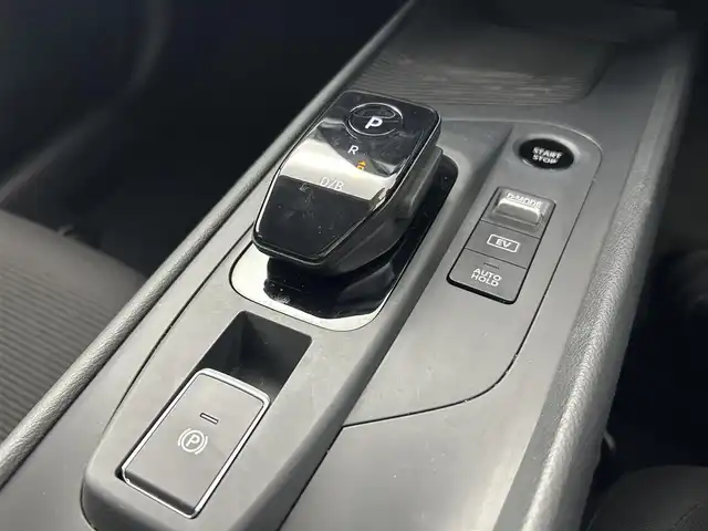 日産 ノート S 千葉県 2022(令4)年 2.4万km ブリリアントシルバー 360°セーフティアシスト/・エマージェンシーブレーキ/・車線逸脱警報/・車線逸脱防止/・後側方車両検知警報/・後側方衝突防止支援/全方位カメラ/社外7インチメモリナビ/BT AM FM/オートライト/オートハイビーム/ヘッドライトレベライザー/デジタルインナーミラー/パーキングスイッチ/ブレーキホールド/ドアバイザー/プッシュスタート/スマートキー/ETC