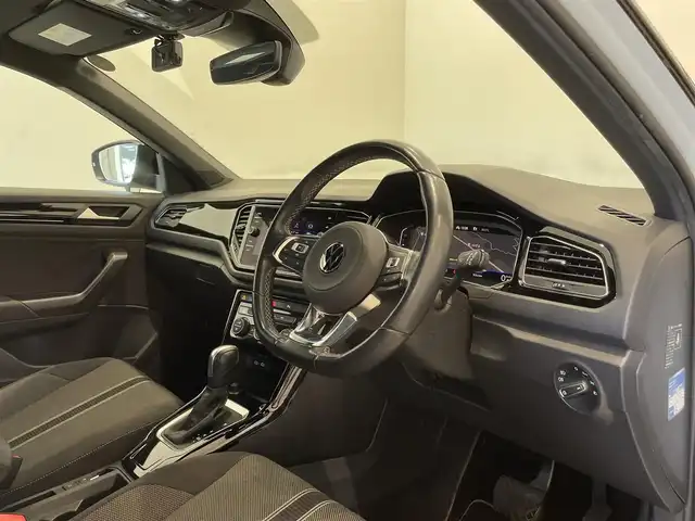 フォルクスワーゲン ＶＷ Ｔ－ロック TDI ブラックスタイル 福岡県 2022(令4)年 3.1万km 白 純正ナビ　/バックカメラ　/デジタルメータークラスター　/ＡＣＣ　/ＢＳＭ　/レーンキープ　/ＡｐｐｌｅＣａｒＰｌａｙ／Ａｎｄｒｏｉｄ　Ａｕｔｏ　/パワーバックドア　/スマートキー　/ＬＥＤライト　/専用１８インチＡＷ