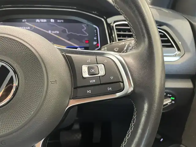 フォルクスワーゲン ＶＷ Ｔ－ロック TDI ブラックスタイル 福岡県 2022(令4)年 3.1万km 白 純正ナビ　/バックカメラ　/デジタルメータークラスター　/ＡＣＣ　/ＢＳＭ　/レーンキープ　/ＡｐｐｌｅＣａｒＰｌａｙ／Ａｎｄｒｏｉｄ　Ａｕｔｏ　/パワーバックドア　/スマートキー　/ＬＥＤライト　/専用１８インチＡＷ