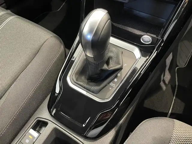 フォルクスワーゲン ＶＷ Ｔ－ロック TDI ブラックスタイル 福岡県 2022(令4)年 3.1万km 白 純正ナビ　/バックカメラ　/デジタルメータークラスター　/ＡＣＣ　/ＢＳＭ　/レーンキープ　/ＡｐｐｌｅＣａｒＰｌａｙ／Ａｎｄｒｏｉｄ　Ａｕｔｏ　/パワーバックドア　/スマートキー　/ＬＥＤライト　/専用１８インチＡＷ