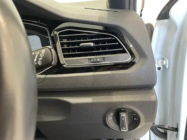 フォルクスワーゲン ＶＷ Ｔ－ロック TDI ブラックスタイル 福岡県 2022(令4)年 3.1万km 白 純正ナビ　/バックカメラ　/デジタルメータークラスター　/ＡＣＣ　/ＢＳＭ　/レーンキープ　/ＡｐｐｌｅＣａｒＰｌａｙ／Ａｎｄｒｏｉｄ　Ａｕｔｏ　/パワーバックドア　/スマートキー　/ＬＥＤライト　/専用１８インチＡＷ