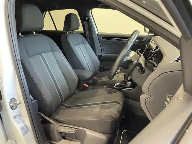 フォルクスワーゲン ＶＷ Ｔ－ロック TDI ブラックスタイル 福岡県 2022(令4)年 3.1万km 白 純正ナビ　/バックカメラ　/デジタルメータークラスター　/ＡＣＣ　/ＢＳＭ　/レーンキープ　/ＡｐｐｌｅＣａｒＰｌａｙ／Ａｎｄｒｏｉｄ　Ａｕｔｏ　/パワーバックドア　/スマートキー　/ＬＥＤライト　/専用１８インチＡＷ