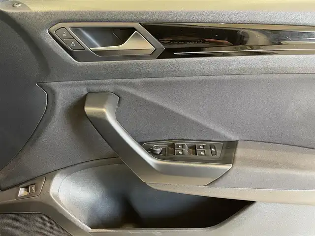 フォルクスワーゲン ＶＷ Ｔ－ロック TDI ブラックスタイル 福岡県 2022(令4)年 3.1万km 白 純正ナビ　/バックカメラ　/デジタルメータークラスター　/ＡＣＣ　/ＢＳＭ　/レーンキープ　/ＡｐｐｌｅＣａｒＰｌａｙ／Ａｎｄｒｏｉｄ　Ａｕｔｏ　/パワーバックドア　/スマートキー　/ＬＥＤライト　/専用１８インチＡＷ