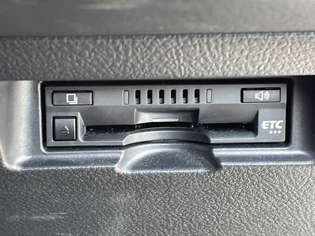 トヨタ ヴィッツ F セーフティーエディションⅢ 徳島県 2019(令1)年 5.8万km ホワイトパールクリスタルシャイン 純正7型ナビ　/（BT/フルセグ/CD/ラジオ）/バックカメラ/レーンキープアシスト　/衝突被害軽減システム　/ETC/電格ミラー/ウィンカーミラー　　/ドアバイザー　/フォグランプ　/ＬＥＤヘッドライト/オートライト/オートマチックハイビーム/ワンオーナー/ステアリングリモコン/プッシュスタート/純正フロアマット