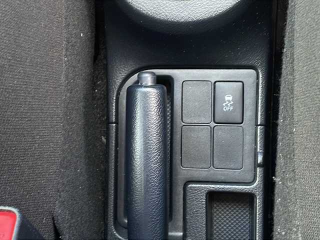 トヨタ ヴィッツ F セーフティーエディションⅢ 徳島県 2019(令1)年 5.8万km ホワイトパールクリスタルシャイン 純正7型ナビ　/（BT/フルセグ/CD/ラジオ）/バックカメラ/レーンキープアシスト　/衝突被害軽減システム　/ETC/電格ミラー/ウィンカーミラー　　/ドアバイザー　/フォグランプ　/ＬＥＤヘッドライト/オートライト/オートマチックハイビーム/ワンオーナー/ステアリングリモコン/プッシュスタート/純正フロアマット