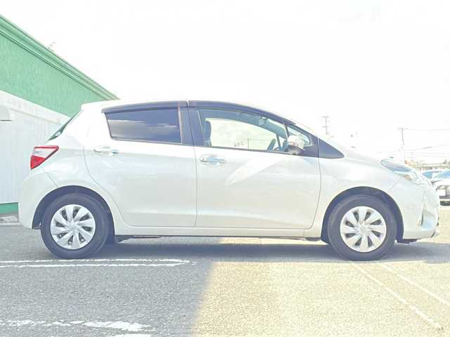 トヨタ ヴィッツ F セーフティーエディションⅢ 徳島県 2019(令1)年 5.8万km ホワイトパールクリスタルシャイン 純正7型ナビ　/（BT/フルセグ/CD/ラジオ）/バックカメラ/レーンキープアシスト　/衝突被害軽減システム　/ETC/電格ミラー/ウィンカーミラー　　/ドアバイザー　/フォグランプ　/ＬＥＤヘッドライト/オートライト/オートマチックハイビーム/ワンオーナー/ステアリングリモコン/プッシュスタート/純正フロアマット