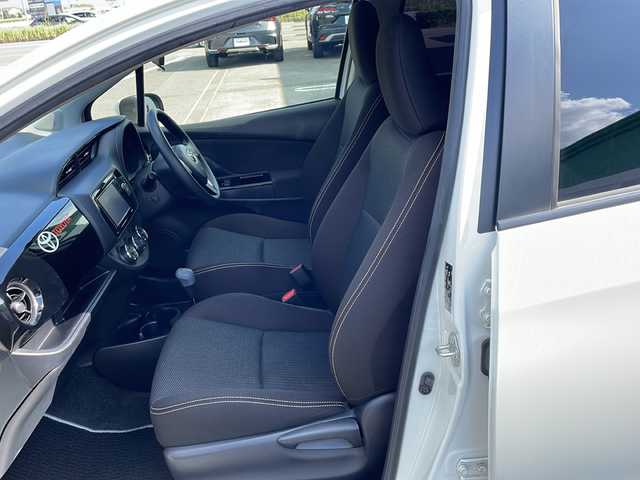 トヨタ ヴィッツ F セーフティーエディションⅢ 徳島県 2019(令1)年 5.8万km ホワイトパールクリスタルシャイン 純正7型ナビ　/（BT/フルセグ/CD/ラジオ）/バックカメラ/レーンキープアシスト　/衝突被害軽減システム　/ETC/電格ミラー/ウィンカーミラー　　/ドアバイザー　/フォグランプ　/ＬＥＤヘッドライト/オートライト/オートマチックハイビーム/ワンオーナー/ステアリングリモコン/プッシュスタート/純正フロアマット