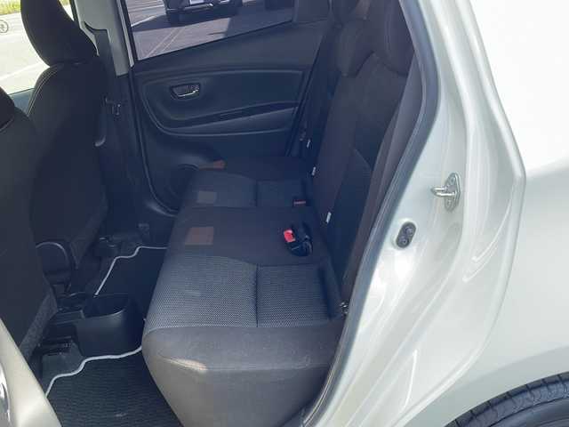 トヨタ ヴィッツ F セーフティーエディションⅢ 徳島県 2019(令1)年 5.8万km ホワイトパールクリスタルシャイン 純正7型ナビ　/（BT/フルセグ/CD/ラジオ）/バックカメラ/レーンキープアシスト　/衝突被害軽減システム　/ETC/電格ミラー/ウィンカーミラー　　/ドアバイザー　/フォグランプ　/ＬＥＤヘッドライト/オートライト/オートマチックハイビーム/ワンオーナー/ステアリングリモコン/プッシュスタート/純正フロアマット